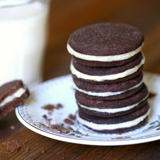 Healthier Homemade “Oreos”