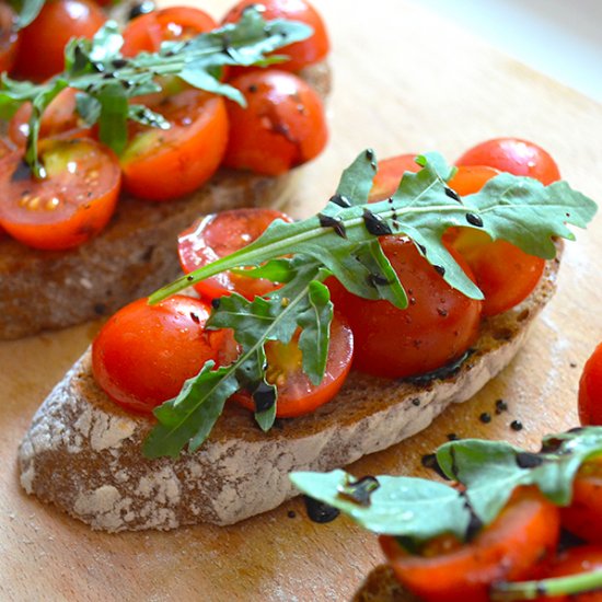 Tomato Arugula Bruschetta