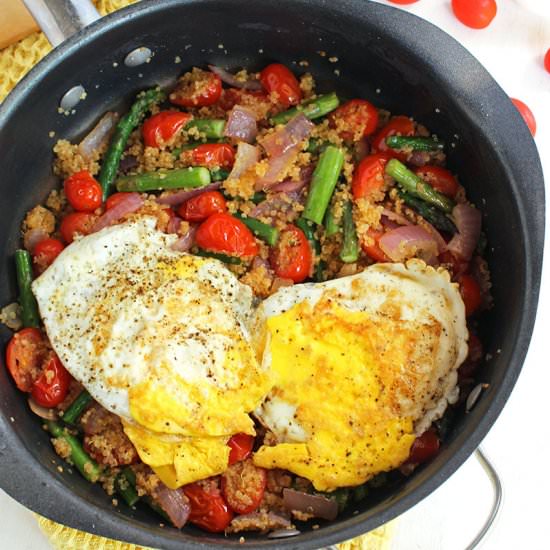 Veggie Quinoa Breakfast Skillet