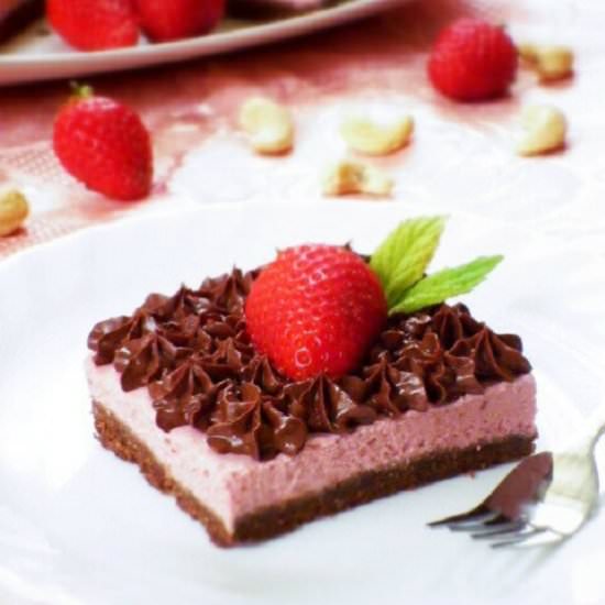 No Bake Strawberry Chocolate Cake