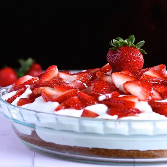 Sponge Cake with Strawberries