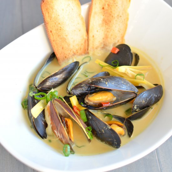 Spicy Coconut Curry Mussels