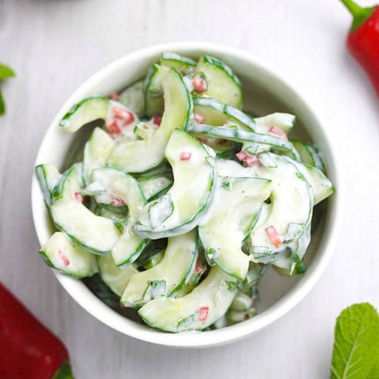 Spicy yogurt cucumber salad