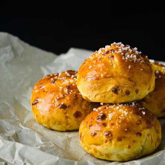 Soft Pretzel Buns with Cheddar