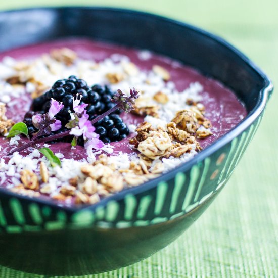 Blackberry Spriulina Smoothie Bowl