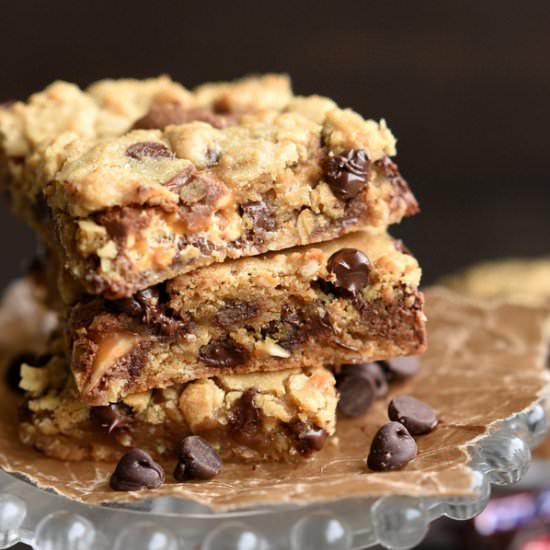 Peanut Butter Snickers Cookie Bars