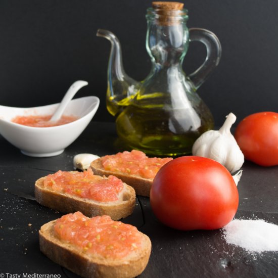 Pan con Tomate: Spanish Style Toast