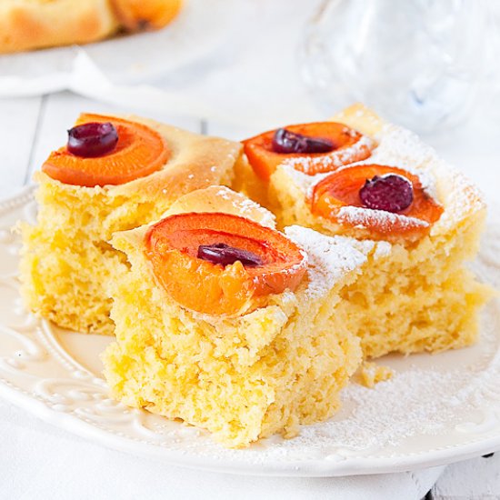 Yeast Cake with Apricot