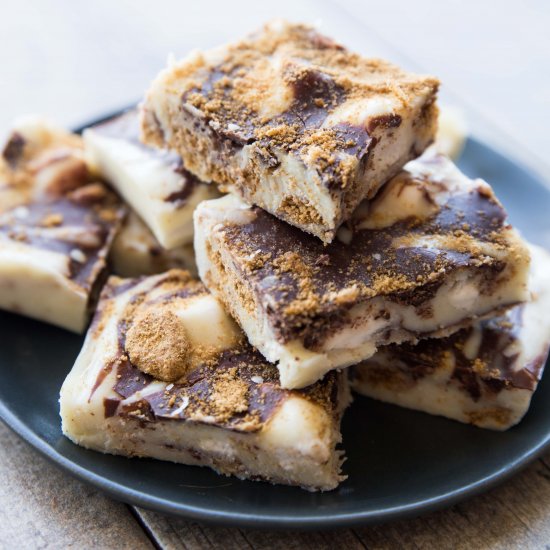 Easy White Chocolate S’more Fudge