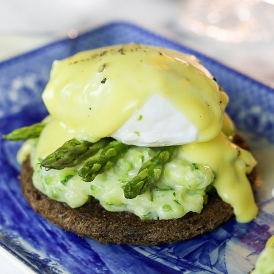 Poached Eggs with Hollandaise Sauce