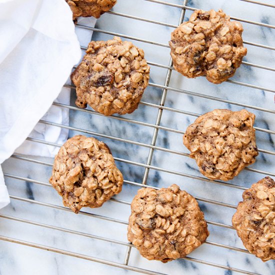 Chewy Oatmeal Raisin Cookies