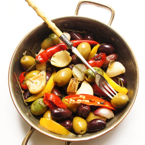 Roasted Garlic and Olives Nibble