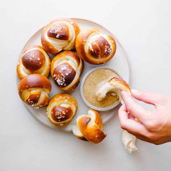 Soft Pretzel Knots