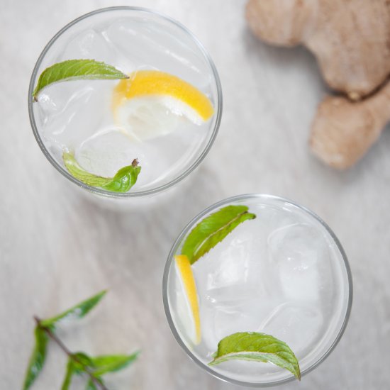 Simple Lemonade with Ginger & Mint