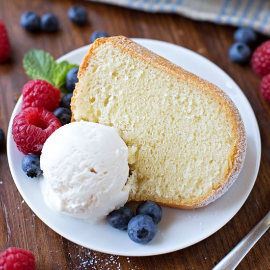 Old Fashioned Sour Cream Pound Cake