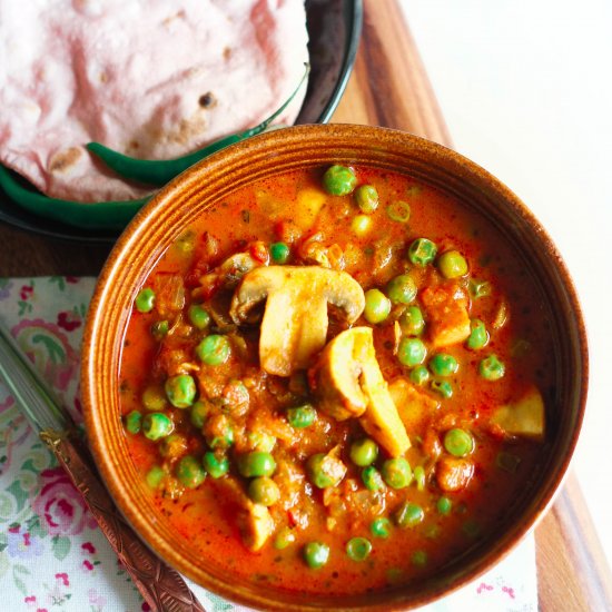 Mushroom and Green Peas Curry