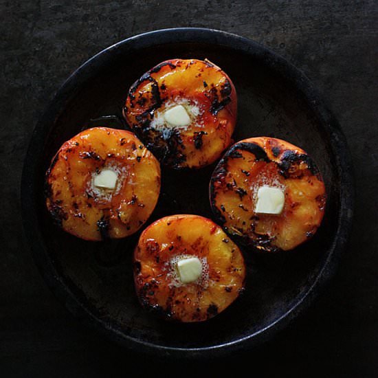 Grilled Peaches with Oat Streusel