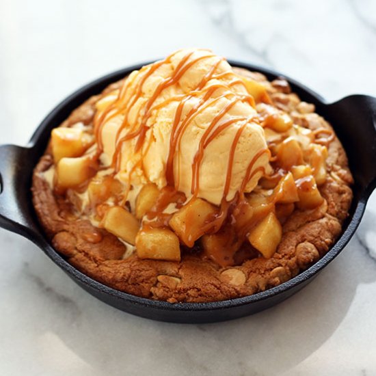 Caramel Apple Pie Pizza Cookie