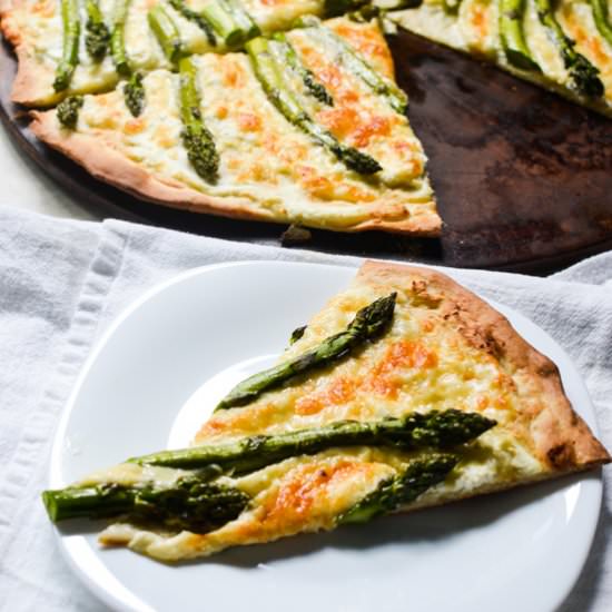 Asparagus White Pizza