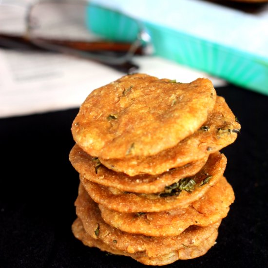 Methi Mathri(Fenugreek Crisps)