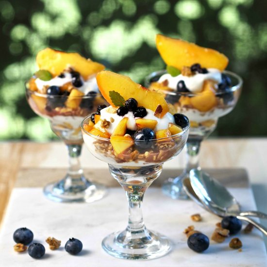 Blueberry Peach Yogurt Parfaits