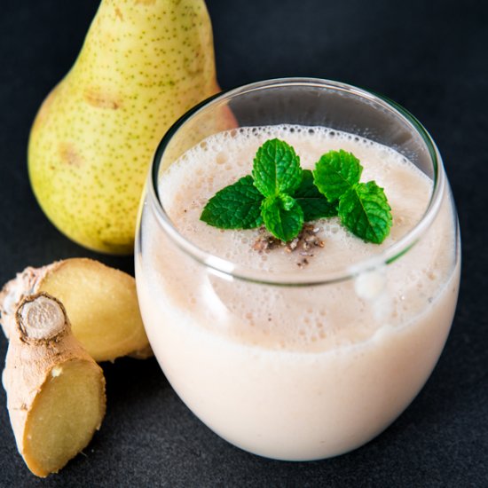 Pear and ginger smoothie