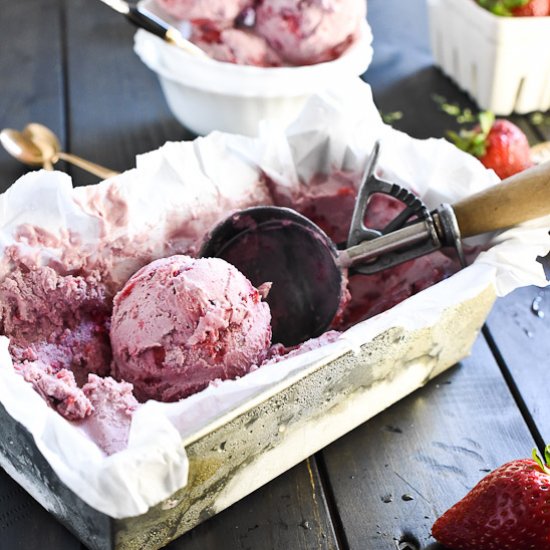 Balsamic & Strawberry Ice Cream