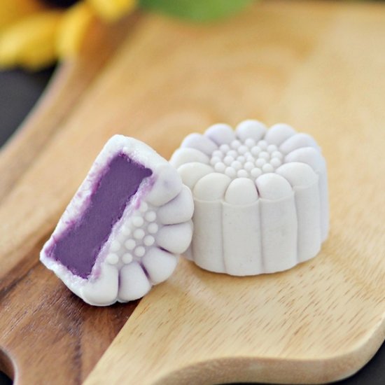 Purple Sweet Potato Mooncake