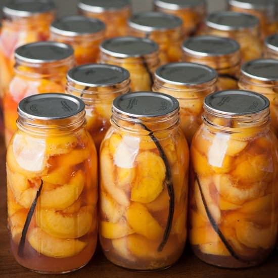 Canned Vanilla Bean Peaches