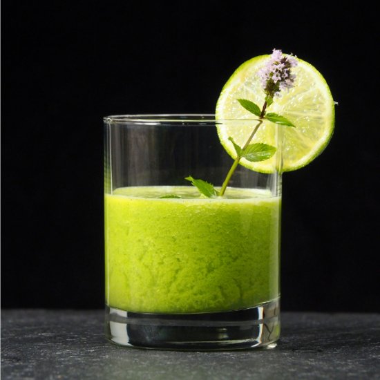 Smoothie with Apple and Holy Basil