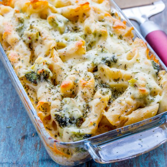 Cheesy Broccoli Pasta Bake