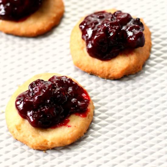 Blue Cheese Wafers with Compote