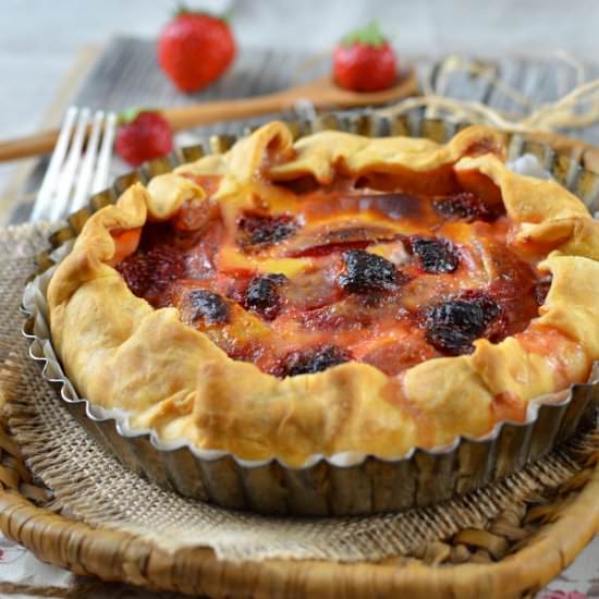 Strawberry and Yellow Peaches Pie