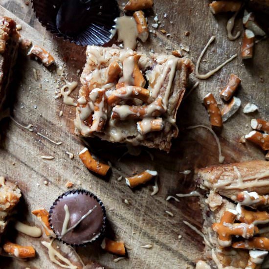 Peanut Butter Cup & Pretzel Blondies