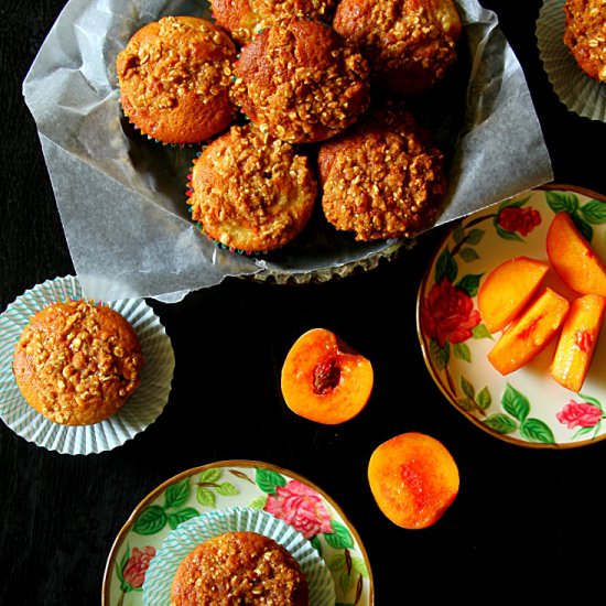 Peach Oatmeal-Streusel Muffins