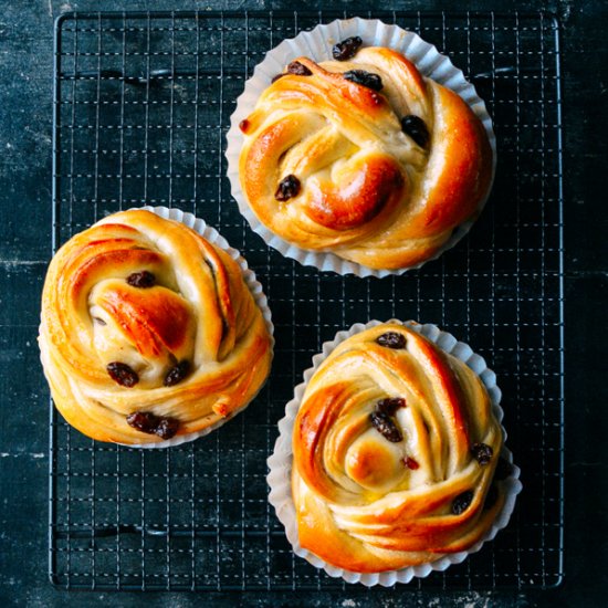 Cinnamon Raisin Buns