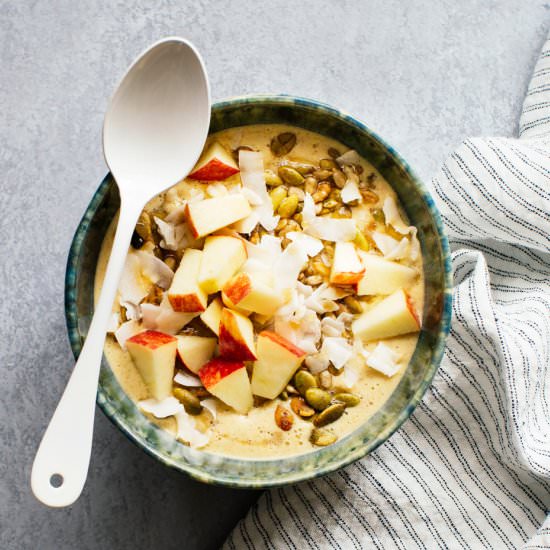 Apple and Oatmeal Smoothie Bowl