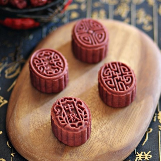 Baked Red Yeast Mooncakes