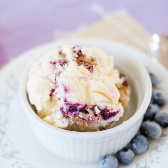 Peach Blueberry Crumble Ice Cream