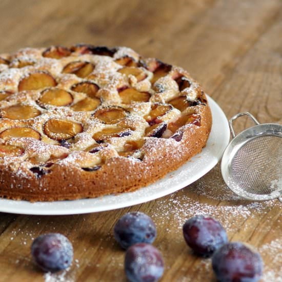 Amarettini Plum Pie