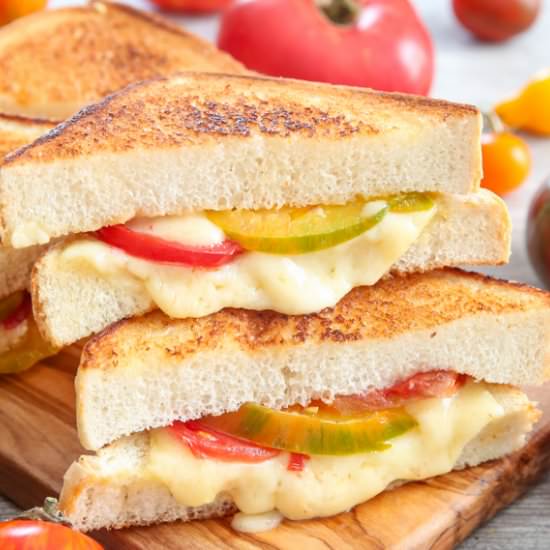 Grilled Cheese and Tomato Sandwich