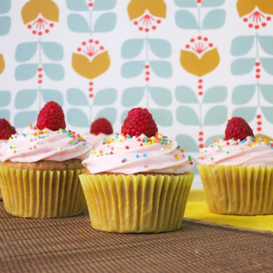 Peach and raspberry cupcakes