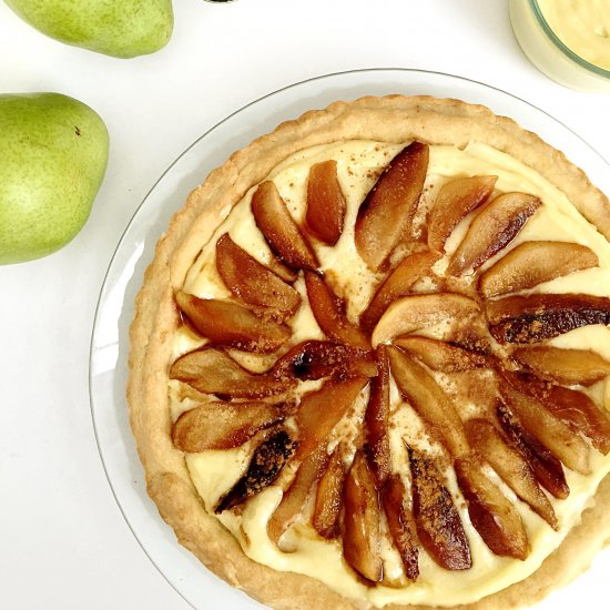 Cream tart with pears