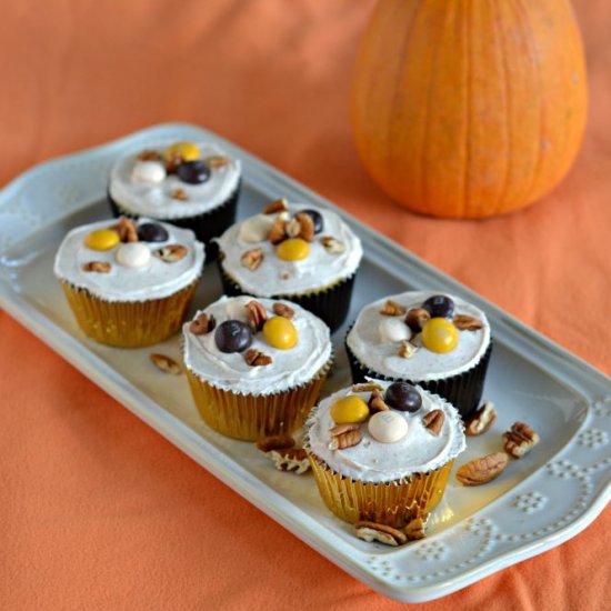 Pecan Pie Stuffed Apple Cupcakes