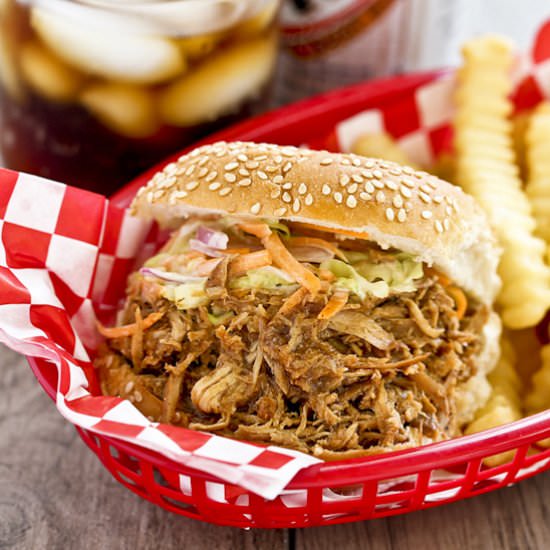 Slow Cooker Pulled Pork Sandwiches