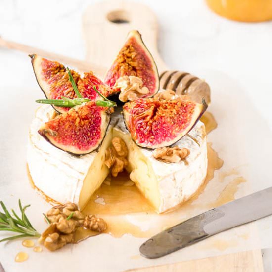 Baked Camembert with Figs and Honey