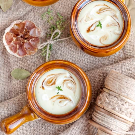 Roasted Garlic and Cauliflower Soup