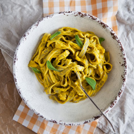 Pasta with creamy pumpkin sauce