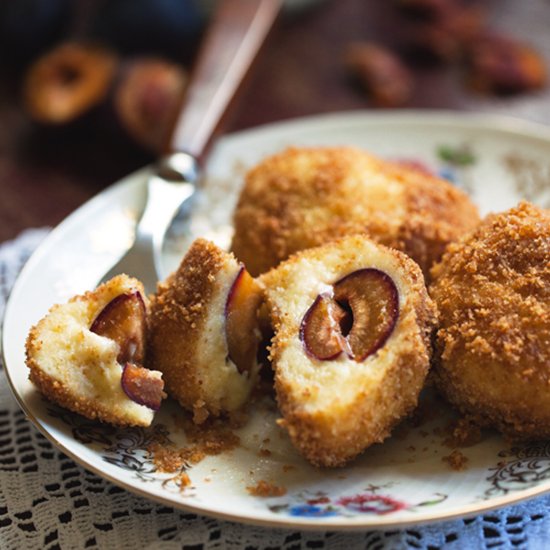 Plum Dumplings with Breadcrumbs