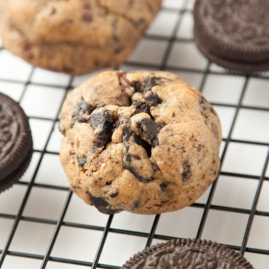 Chocolate Cookies + Cream Cookies